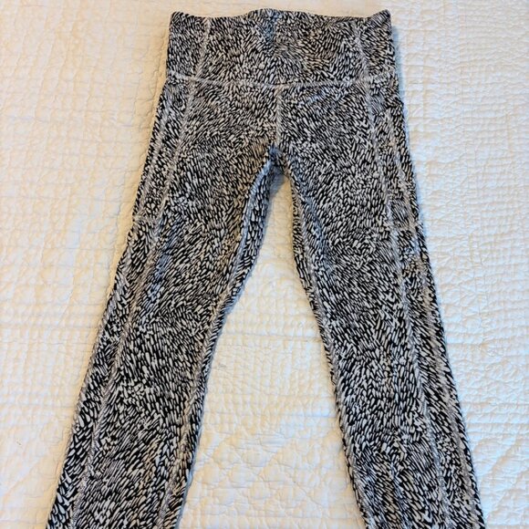 Athleta Pants - Athleta Ultimate Stash Textured 7/8 Tight